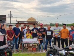Tebar Kebaikan di Bulan Ramadhan, Albaikers Muna Bagikan Ratusan Takjil ke Masyarakat