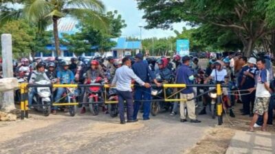 Sejumlah Warga Keluhkan Antrean Tidak Tertib di Pelabuhan Tondasi Muna Barat