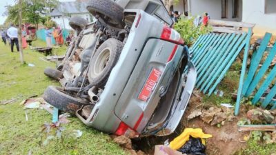 Randis Bappeda Muna Barat Alami Kecelakaan Usai Salip Pick Up