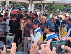 Menteri PU Tinjau Lansung Pembangunan Talud di Pantai Raha