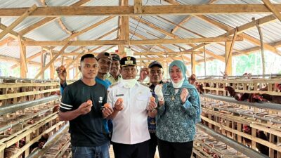 Ketua TP PKK Muna Barat Harapkan Peternak Jadi Mandiri