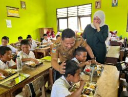 Siswa Antusias Terima Makanan Bergizi Gratis