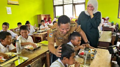 Siswa Antusias Terima Makanan Bergizi Gratis