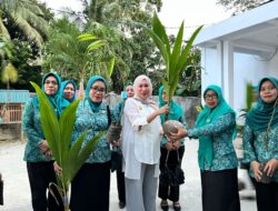 TP PKK Muna Barat Dorong Ekonomi Keluarga dengan Bibit Hortikultura