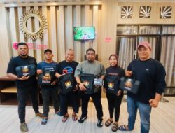 Percasi Muna Serahkan 10 Set Catur dan Jam Digital