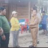 Bupati Mubar Serahkan Bantuan Rp35 Juta Untuk Dua Korban Kebakaran di Tiworo