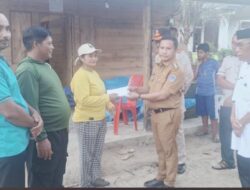 Bupati Mubar Serahkan Bantuan Rp35 Juta Untuk Dua Korban Kebakaran di Tiworo