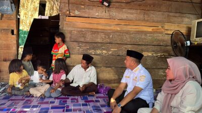 Bupati Muna Barat Bertakziah dan Beri Santunan Korban Lilitan Ular