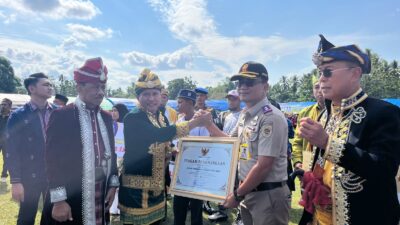 HUT Ke-12 Muna Barat, Bupati Darwin Beri Penghargaan ATR/BPN Atas 4.590 Sertifikat Tanah