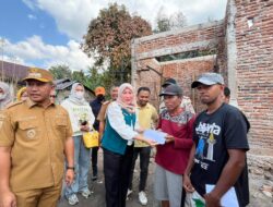 Ketua TP PKK Muna Barat Salurkan Bantuan Untuk Korban Kebakaran di Lombu Jaya dan Waulai