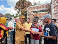 Bupati Muna Barat Salurkan Bantuan Untuk Korban Kebakaran di Waulai