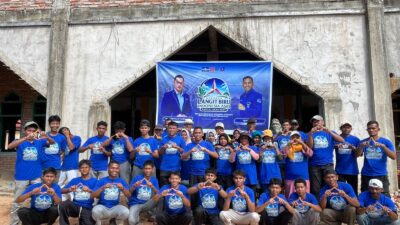 HUT ke-25, Fraksi Demokrat Muna Barat Gerakkan Langit Biru Indonesia Asri Lewat Gotong Royong Masjid
