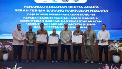 Sekjen ATR/BPN Terima Barang Rampasan Negara dari KPK