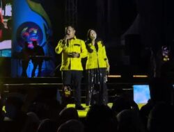 Lagu, Tenun, dan Doa Istri: Rahasia Bupati Darwin Taklukkan Panggung dan Hidup