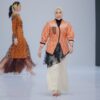 Rhika Purwaningsih Darwin Tampil Anggun di IFW, Kenakan Tenun Benteng Tiworo Rancangan Sendiri